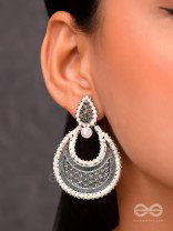 An Elegant Pearl Mesh (Silver) - Embellished Oxidised Collection