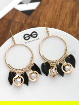 The Dangling Leaves and Pearls (Black) - The Golden Charm Collection