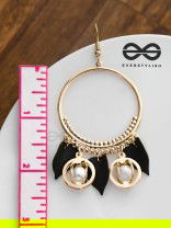 The Dangling Leaves and Pearls (Black) - The Golden Charm Collection