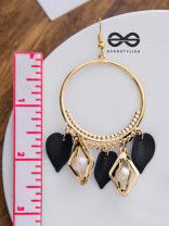 The Dangling Leaves and Geometric Pearls (Black) - The Golden Charm Collection