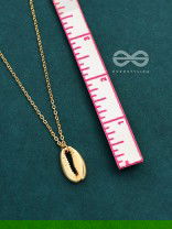 The Glamorous Golden Shell Necklace With Anti-Tarnish Coating