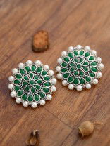 The headturner's blissful Emerald-Pearl statement earrings