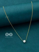 The Dainty Pearl Neckpiece - Golden