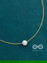 The Dainty Pearl Neckpiece - Golden