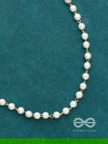 The Pearls of Elegance - Golden Statement Neckpiece