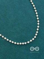 The Pearls of Elegance - Golden Statement Neckpiece