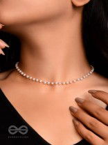 The Pearls of Elegance - Golden Statement Neckpiece