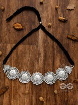 The Emblem of Elegance - Set of Choker and studs