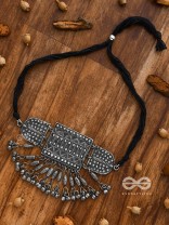 A Bohemian Beauty - Classic Oxidised Choker
