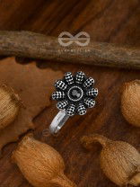 The Floral Fantasy - Embellished Non-pierced Nosepin (Onyx Black)