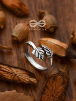 The Intricate Leaflets Toe Ring - Tiny Trinket Collection