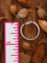 The Intricate Leaflets Toe Ring - Tiny Trinket Collection