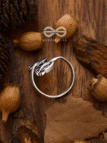 The Intricate Peacock Toe Ring - Tiny Trinket Collection