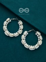 The Princess of the Ocean - Pearls and Shells Hoops