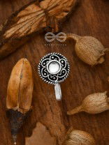 THE ARTSY MOTIFS - NON-PIERCED NOSEPIN (OFF WHITE )