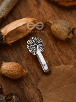 The Fanning Peacock - Oxidised Non-pierced Nosering