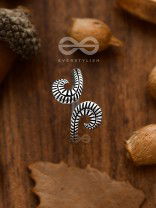 The Hypnotic Twist Toe Ring - Tiny Trinket Collection