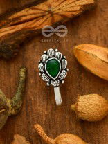 The Aztec Autumn Leaf - Oxidised Boho Nosepin (Green)