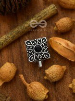 The Elegance Sqaured - Non-Pierced Boho Nosepin (Onyx Black)
