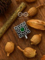The Elegance Sqaured - Non-Pierced Boho Nosepin (Emerald Green)
