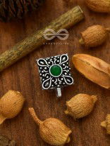 The Elegance Sqaured - Non-Pierced Boho Nosepin (Emerald Green)