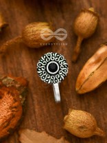 The Noble Motifs - Non-Pierced Boho Nosepin (Onyx Black)