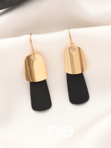 Elemntary Elegance - Golden Casual Earrings
