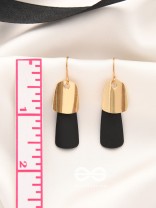 Elemntary Elegance - Golden Casual Earrings