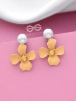 A FLORAL DELIGHT STATEMENT - PEARL EARRINGS