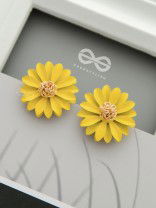 BLOOMING BLOSSOMS - Statement Stud Earrings (Bumblebee)