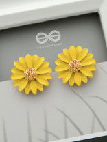 BLOOMING BLOSSOMS - Statement Stud Earrings (Bumblebee)
