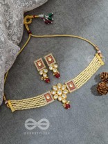 THE ETHERAL ELEGANCE - SET OF STATEMENT CHOKER AND EARRINGS (Pastel pink)