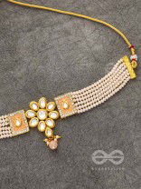 THE ETHERAL ELEGANCE - SET OF STATEMENT CHOKER AND EARRINGS (Pastel pink)