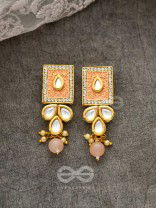 THE ETHERAL ELEGANCE - SET OF STATEMENT CHOKER AND EARRINGS (Pastel pink)