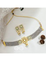 THE ETHERAL ELEGANCE - SET OF STATEMENT CHOKER AND EARRINGS (GREY)