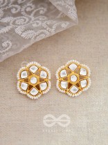 THE CLASSY ELEGANCE - SET OF STATEMENT CHOKER AND STUDS (Blood red)