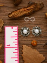 Pearl in a garden - Tiny Trinket Earrings