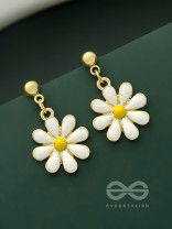 Dewy Daisies - Chic Enamelled Earrings
