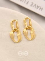 The Link Up- Chic Golden Earrings