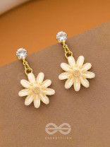 The Snowdrop- Cute Golden Earrings (Chiffon White)