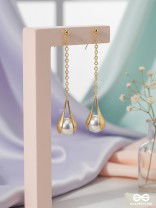 The Hanging Moon- Golden Pearl Earrings