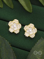 The Milky Way- Golden Pearl Earrings