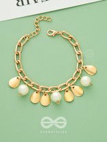 Pearly Rain - Golden Pearl Bracelet