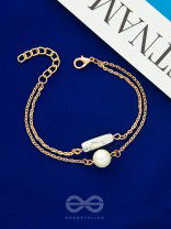 Treasures of Sea- Golden Pearl Bracelet