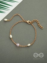 The Sunlit Beach- Pearls and Crystal Studded Golden Bracelet