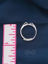 The Twisted Vine- Elegant Silver Ring