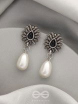 Drops of Desire- Oxidised Pearl Earrings