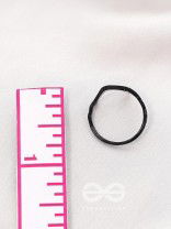  THE TWISTED VINE- ELEGANT BLACK RING