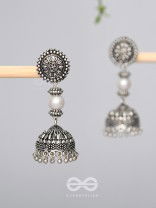 Shadow of Sun- Oxidised Pearl Earrings