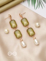 The Lush Vine- Golden Pearl Earrings